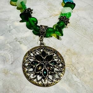 Boho Emerald Dream Necklace – Vintage-Inspired Statement Piece